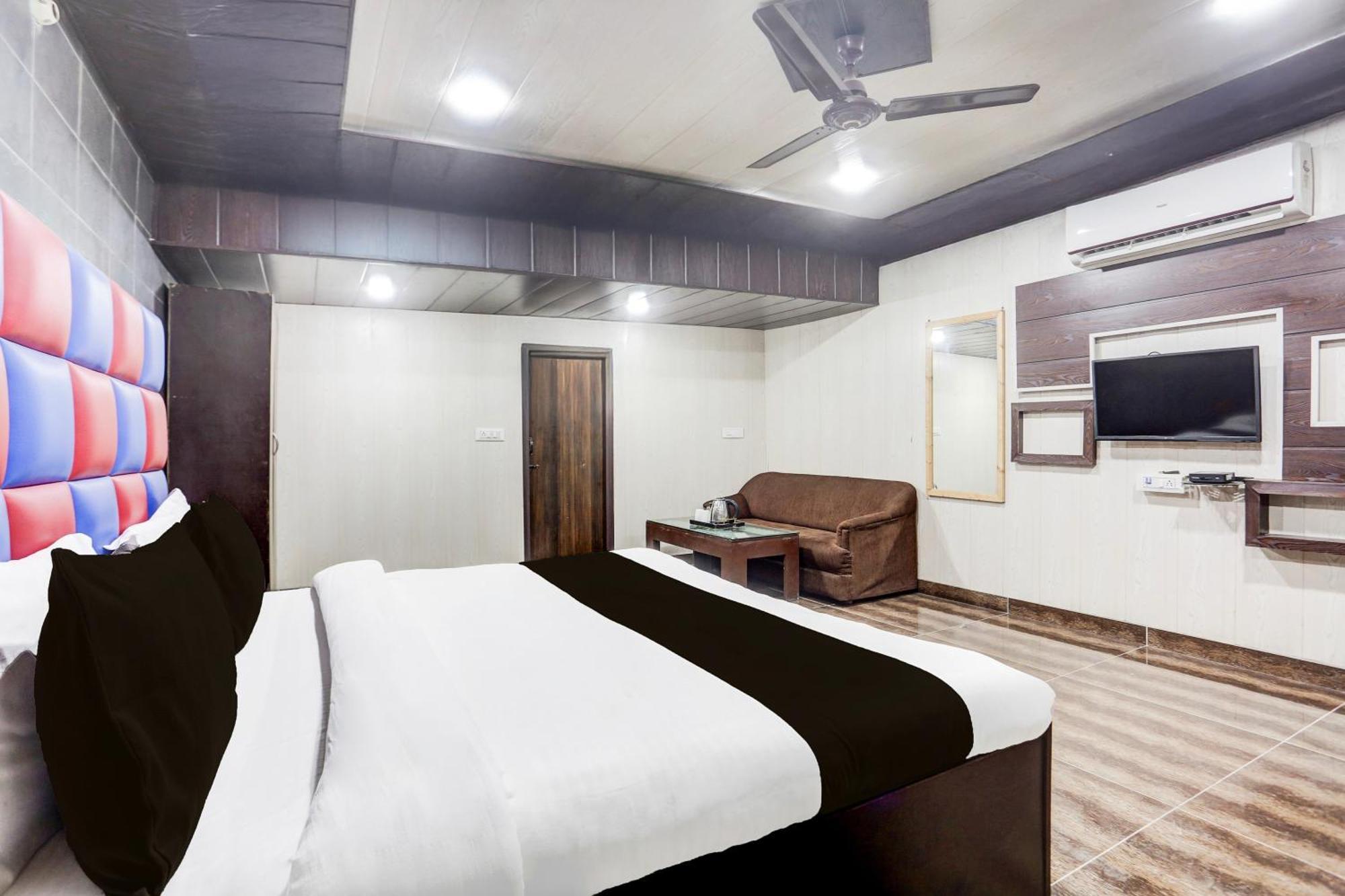 Super Townhouse Haibowal Chowk Ludhiana Exterior foto
